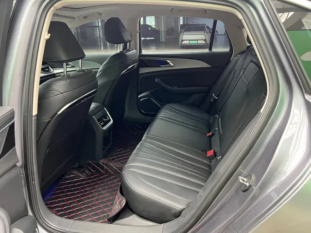 Hongqi H5 — Фото автомобиля 6