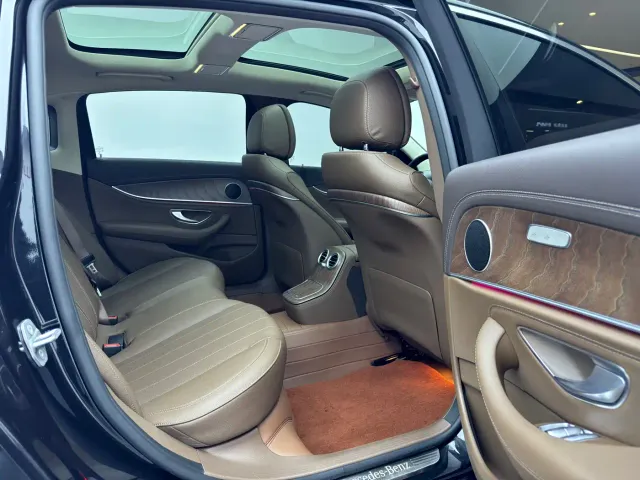 Mercedes-Benz E-Class — Фото автомобиля 16