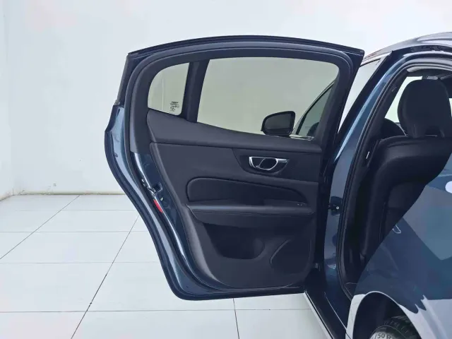 Volvo S60 — Фото автомобиля 24