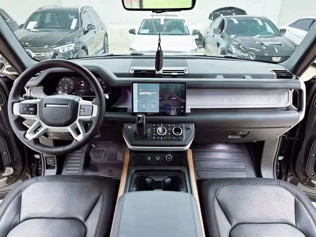 Land Rover Defender — Фото автомобиля 6