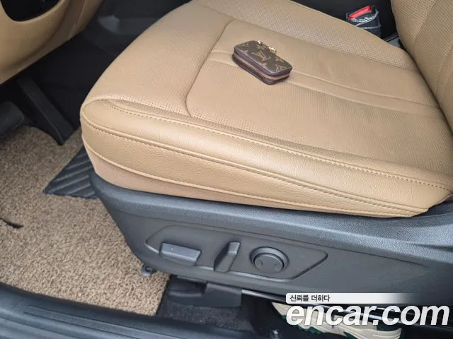 Kia Sorento Новый Sorento 4 поколение Бензин 2.5T 2WD — Фото автомобиля 16