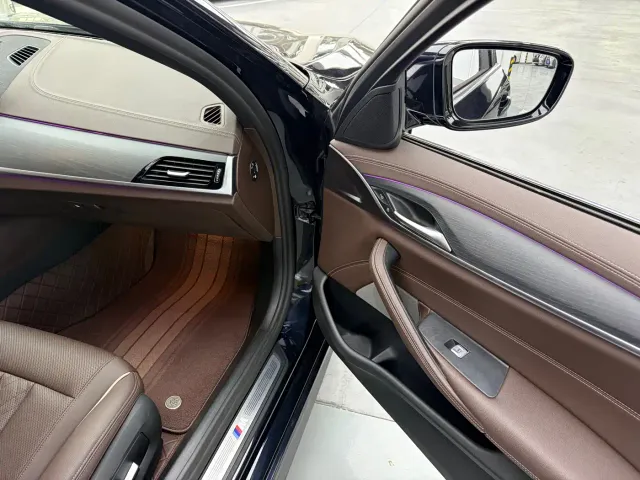 BMW 5 Series — Фото автомобиля 15