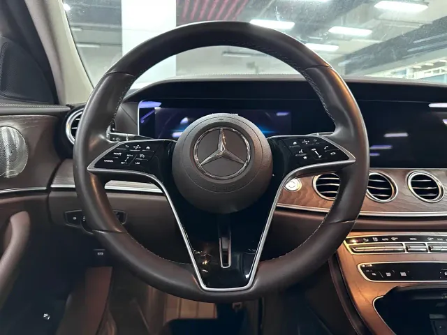 Mercedes-Benz E-Class — Фото автомобиля 5