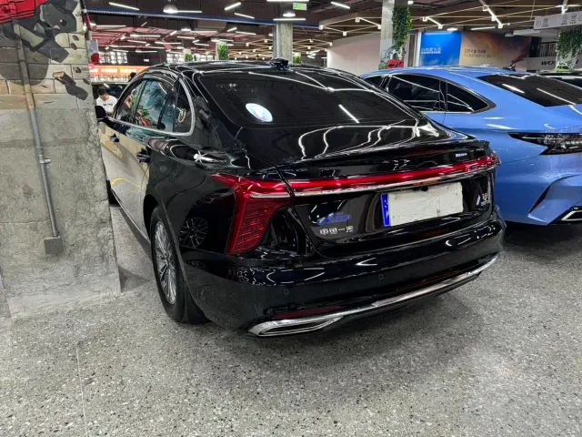 Hongqi H5 — Фото автомобиля 9