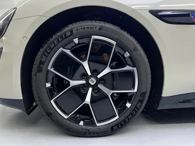 Xiaomi SU7 — Фото автомобиля 8