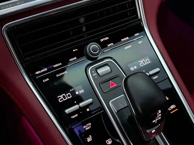 Porsche Panamera — Фото автомобиля 25