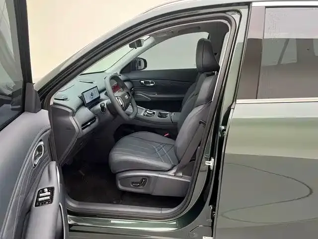 Geely Galaxy Starship 7 EM-i — Фото автомобиля 21