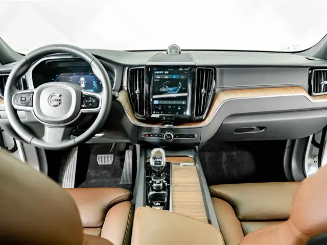 Volvo XC60 — Фото автомобиля 12