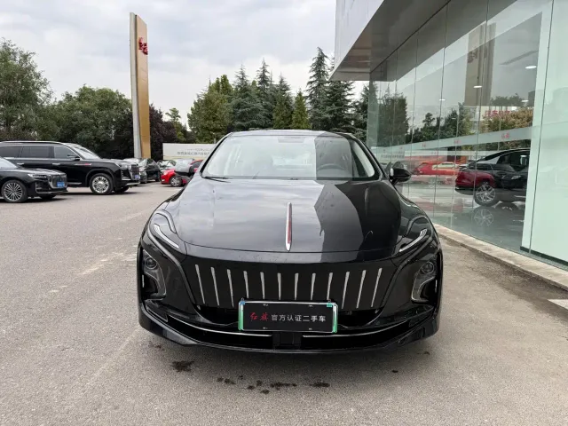 Hongqi E-QM5 — Фото автомобиля 2
