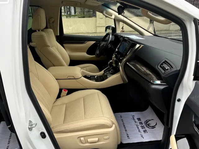 Toyota Alphard — Фото автомобиля 6