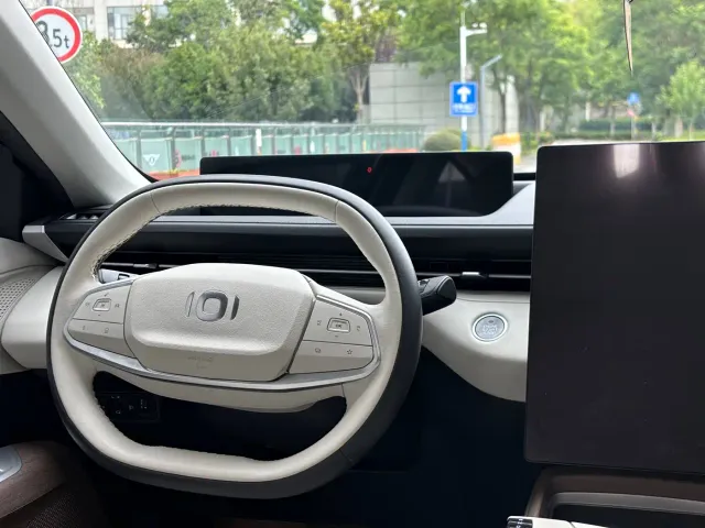 Changan Qiyuan A05 — Фото автомобиля 8