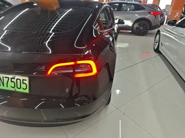 Tesla Model 3 — Фото автомобиля 7