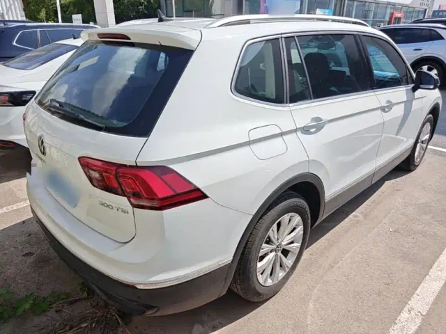 Volkswagen Tiguan L — Фото автомобиля 6