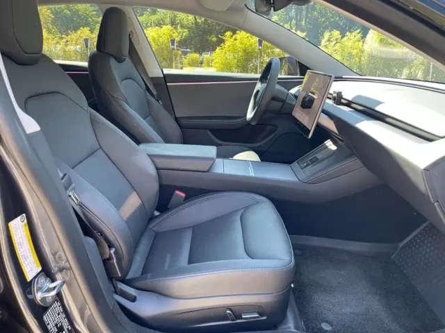 Tesla Model 3 — Фото автомобиля 11