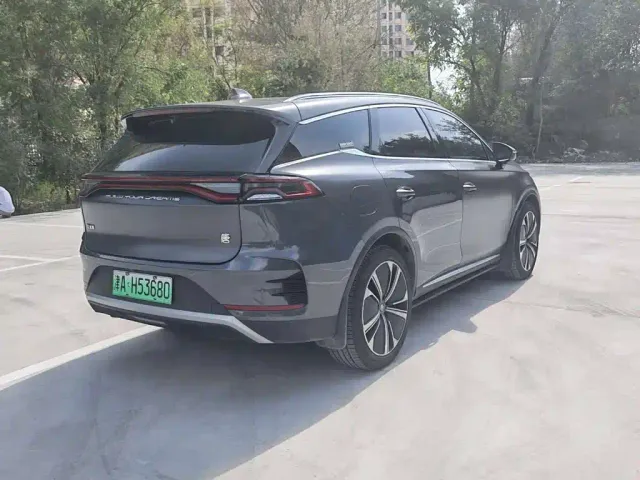 BYD Tang — Фото автомобиля 5