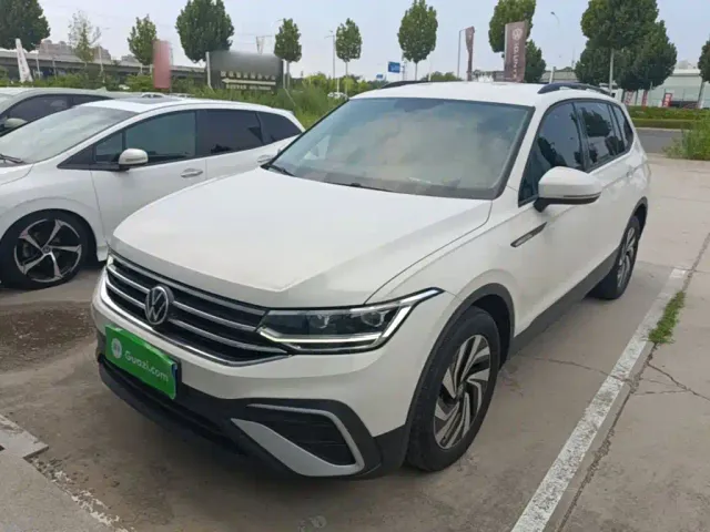 Фотография автомобиля — Volkswagen Tiguan L