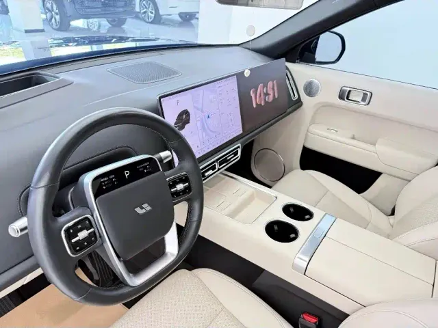 Li Auto L8 — Фото автомобиля 7