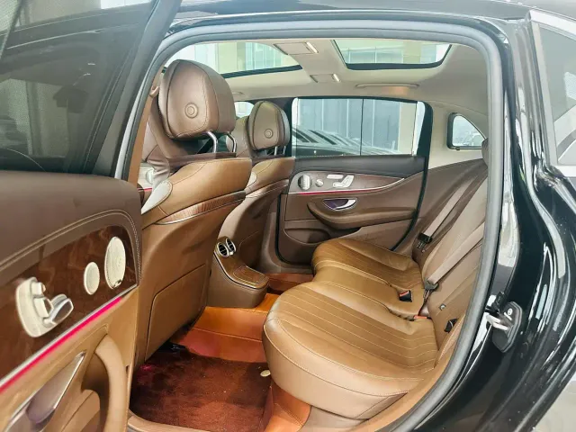 Mercedes-Benz E-Class — Фото автомобиля 6