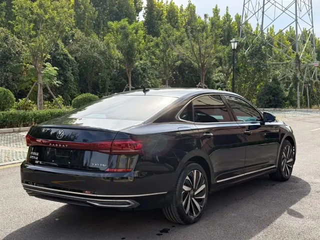 Volkswagen Passat — Фото автомобиля 9