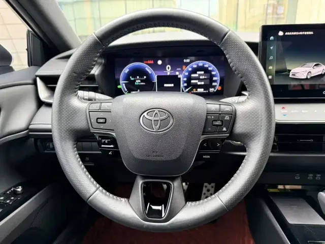Toyota Camry — Фото автомобиля 2