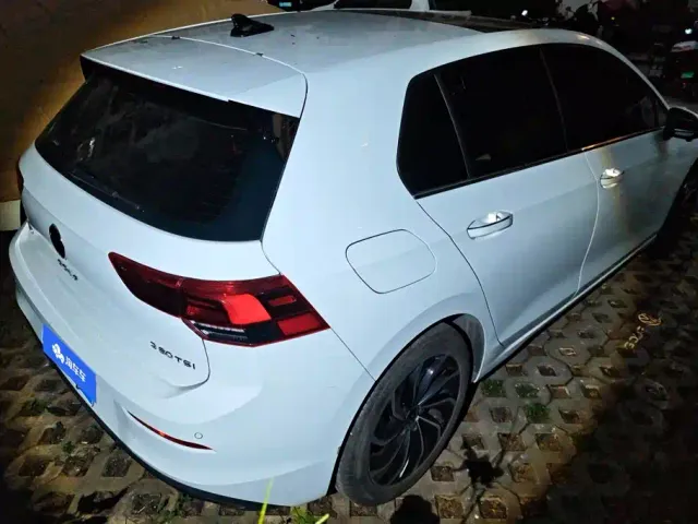 Volkswagen Golf — Фото автомобиля 3