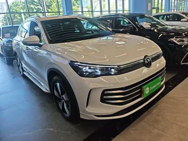 Volkswagen Tiguan L — Фото автомобиля 3