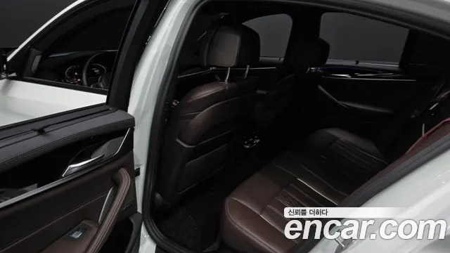 BMW 5 Series G30 — Фото автомобиля 16
