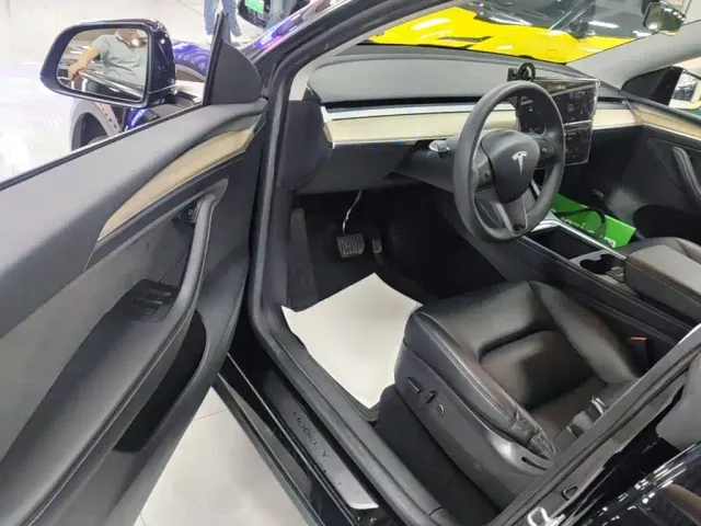 Tesla Model Y — Фото автомобиля 15