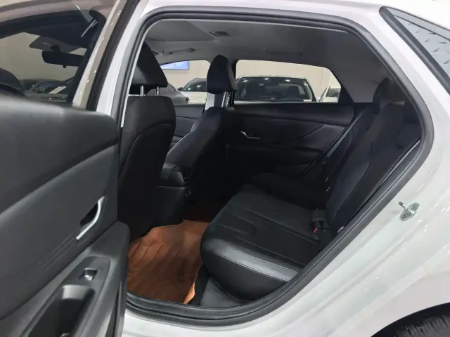 Hyundai Elantra — Фото автомобиля 7