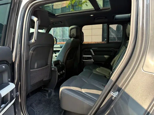 Land Rover Defender — Фото автомобиля 7