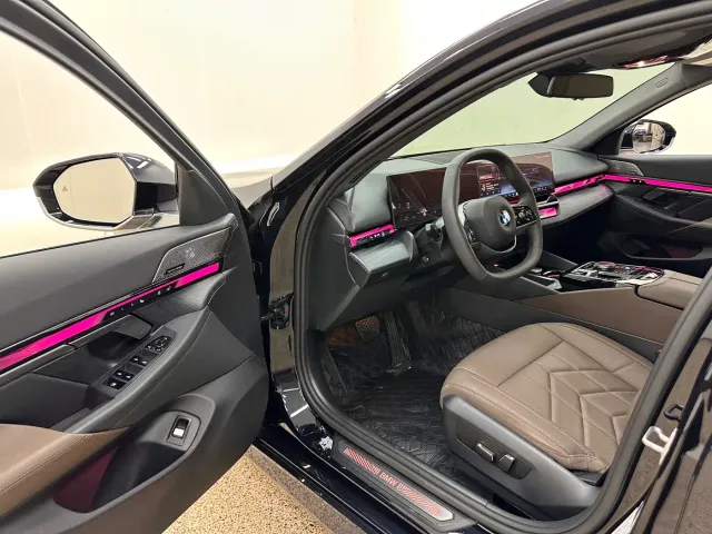 BMW 5 Series — Фото автомобиля 14