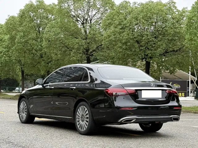 Mercedes-Benz E-Class — Фото автомобиля 4