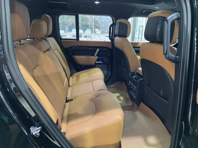 Land Rover Defender — Фото автомобиля 23