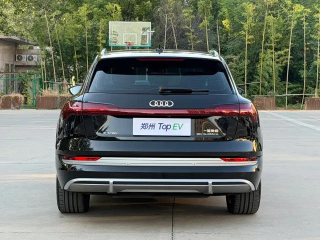 Audi e-tron — Фото автомобиля 8