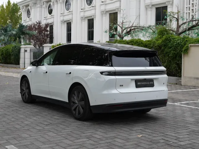 Li Auto i8 — Фото автомобиля 7