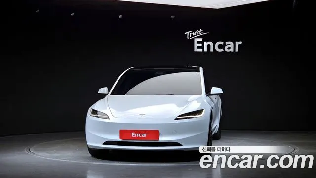 Tesla Model 3 — Фото автомобиля 3