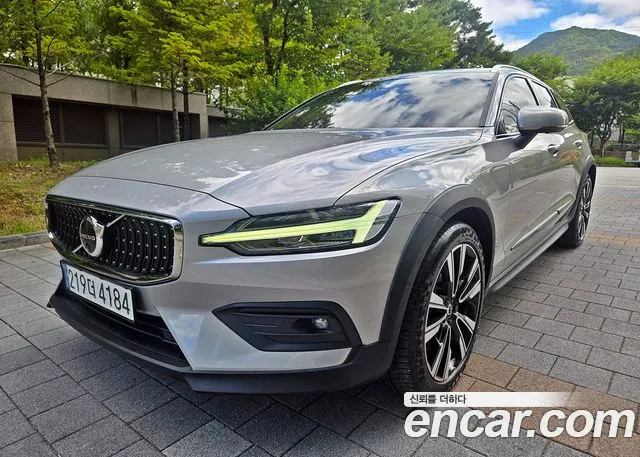 Volvo V60 — Фото автомобиля 2