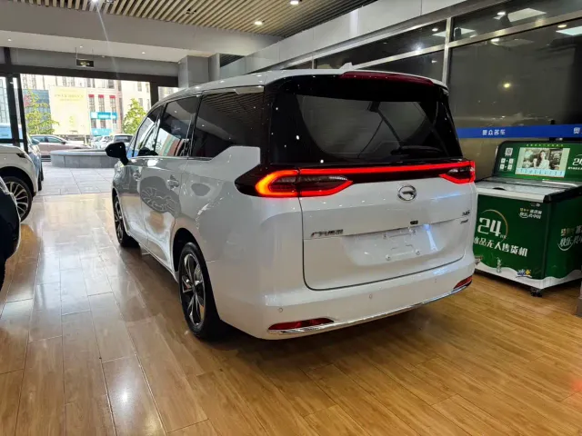 GAC Trumpchi M6 — Фото автомобиля 9