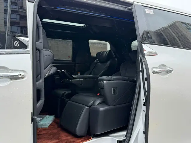 Toyota Alphard — Фото автомобиля 6
