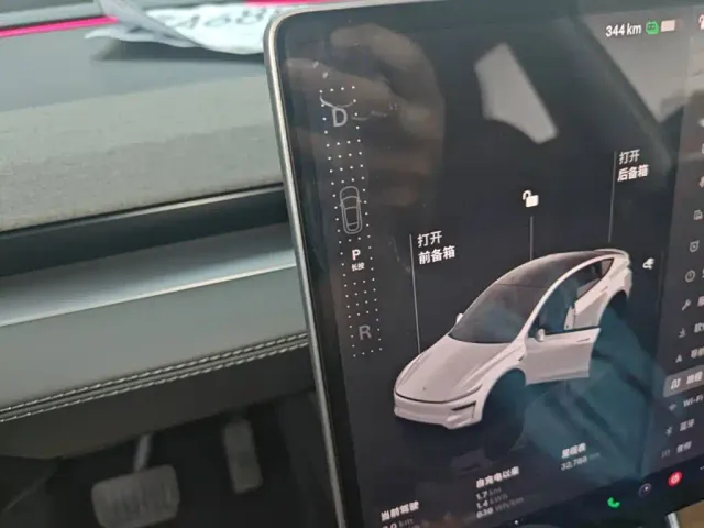 Tesla Model Y — Фото автомобиля 13