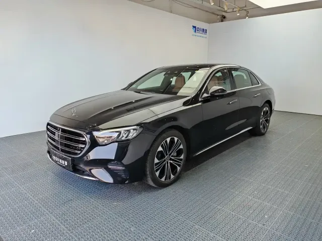 Фотография автомобиля — Mercedes-Benz E-Class