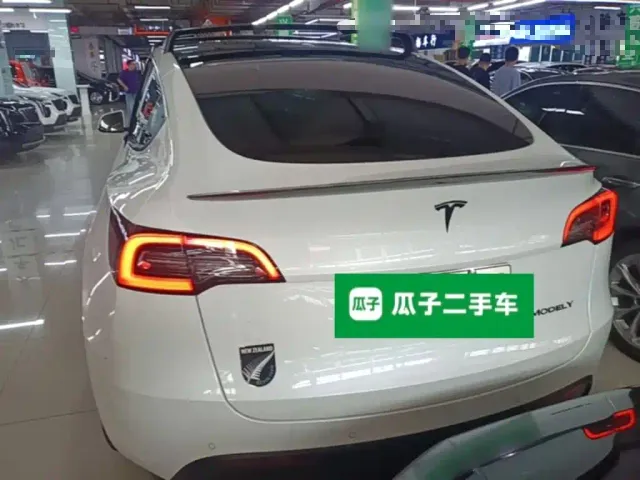 Tesla Model Y — Фото автомобиля 5