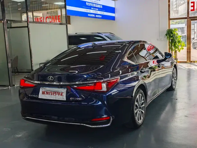 Lexus ES — Фото автомобиля 20