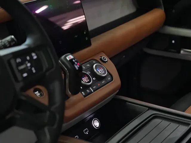 Land Rover Defender — Фото автомобиля 13