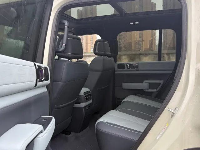 BYD FangChengBao Leopard 5 — Фото автомобиля 12