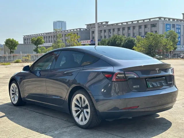 Tesla Model 3 — Фото автомобиля 6