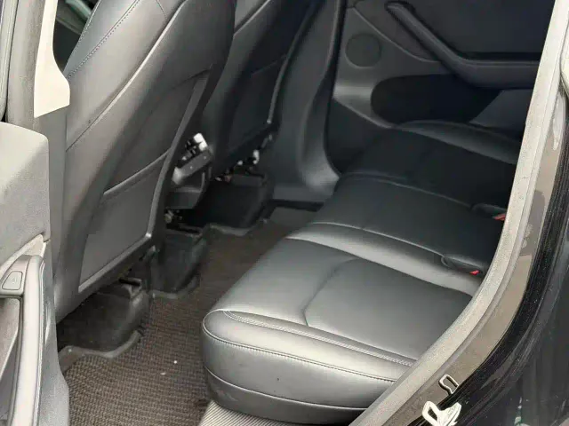 Tesla Model Y — Фото автомобиля 6