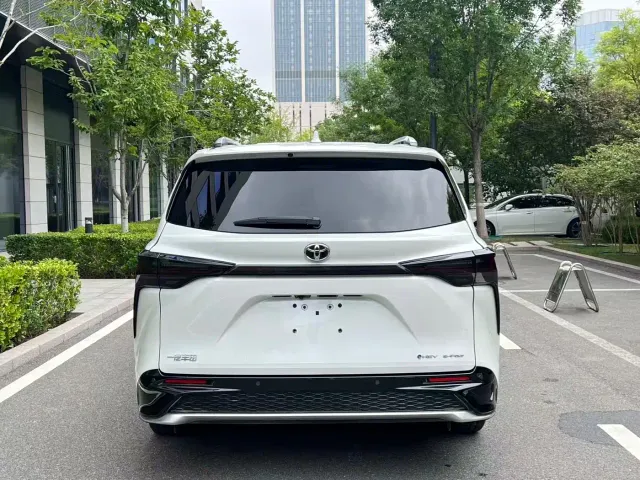 Toyota Granvia — Фото автомобиля 6