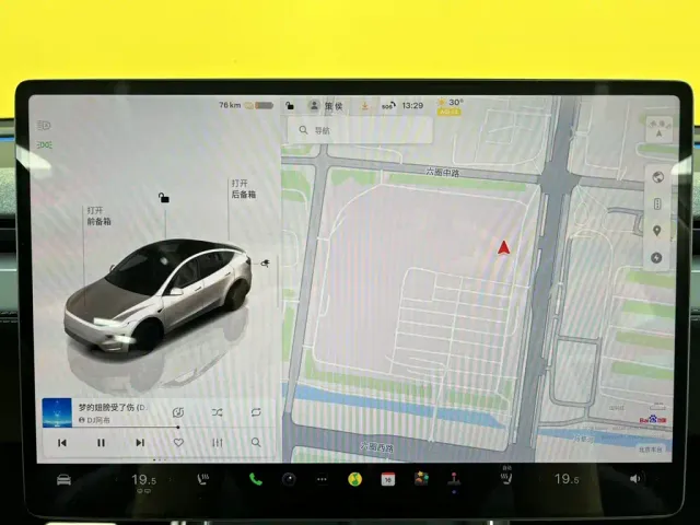 Tesla Model Y — Фото автомобиля 28