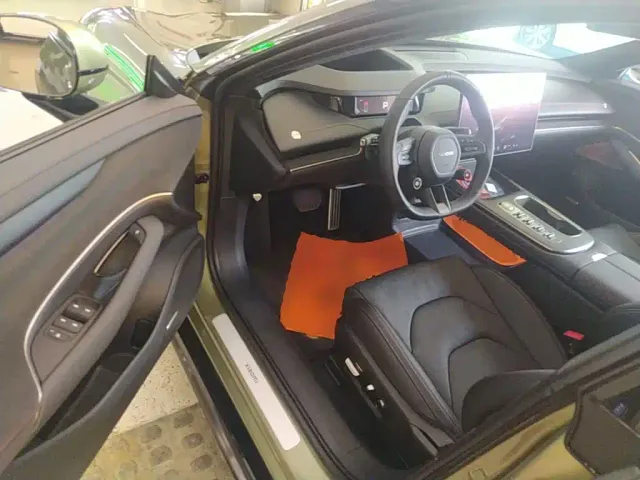 Xiaomi SU7 — Фото автомобиля 11